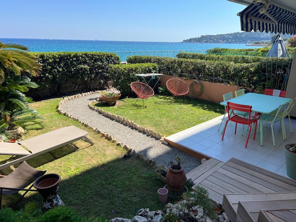 Patio, Dining area, Sea view, sunbed