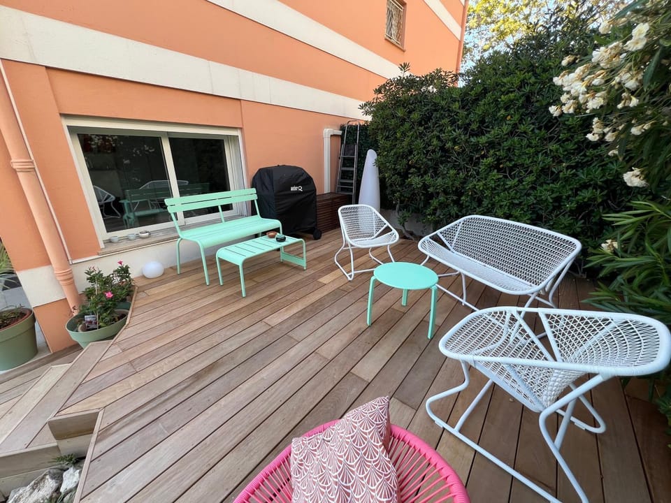 Patio, Living room