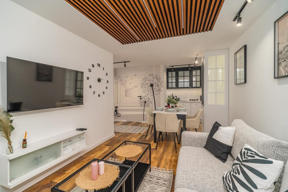 TV and multimedia, Kitchen or kitchenette, Living room, Seating area, Dining area