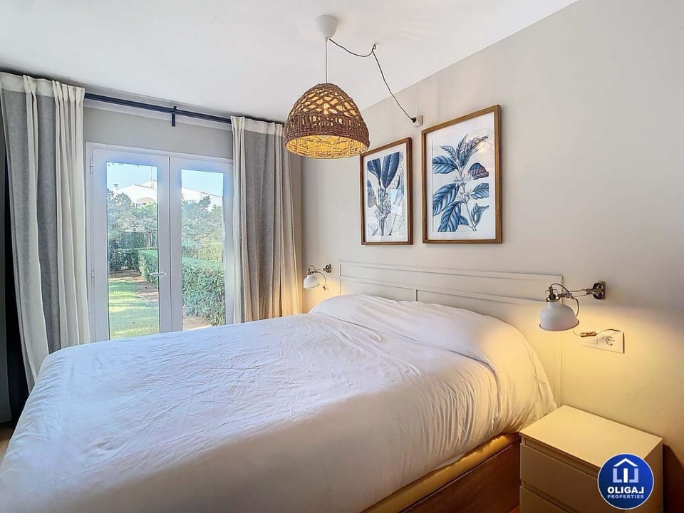 Can Alfredo, Apartamento Cala en Bosch con piscina, terraza y jardín privado Apartment in Cala en Bosc