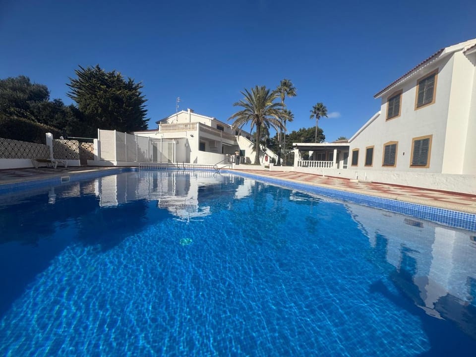Can Alfredo, Apartamento Cala en Bosch con piscina, terraza y jardín privado Apartment in Cala en Bosc