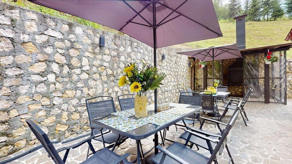 Day, Dining area