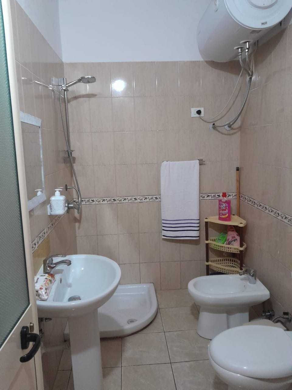 Shower, Toilet, Bathroom, bidet, towels