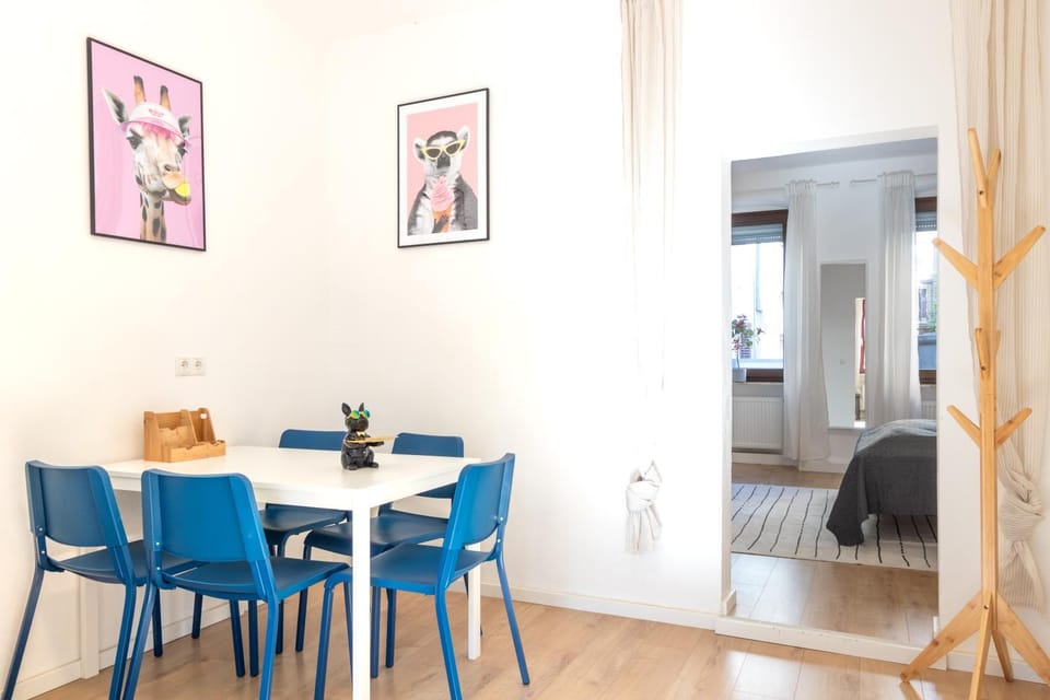 Seating area, Dining area