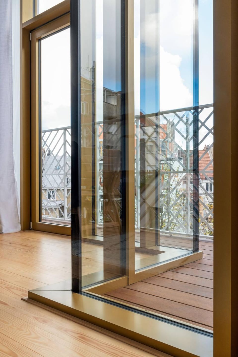 View (from property/room), Balcony/Terrace, Street view