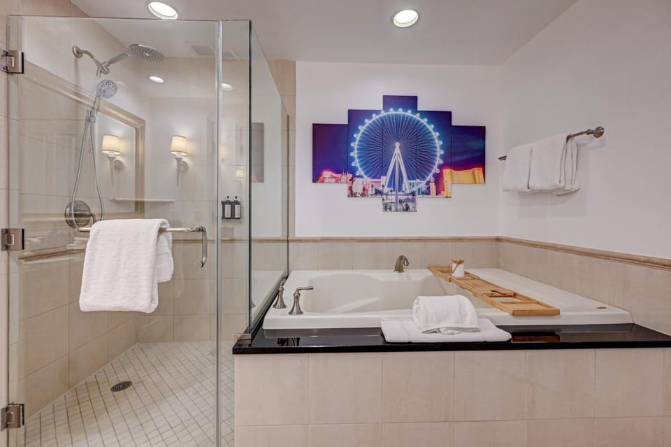 SPHERE VIEW - Signature MGM Resort Lucky Gem Penthouse & Luxury Suites 10817 Hotel in Las Vegas Strip