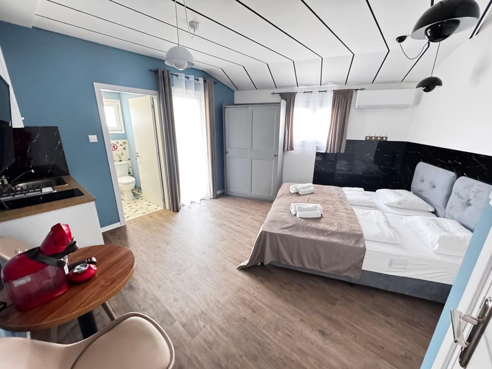 Modern Studio Nr12 private Kitchenette, Bathroom, Balcony Apartment in Limassol City