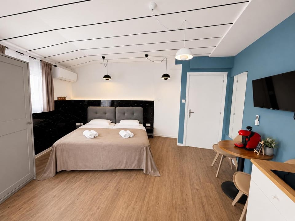 Modern Studio Nr12 private Kitchenette, Bathroom, Balcony Apartment in Limassol City