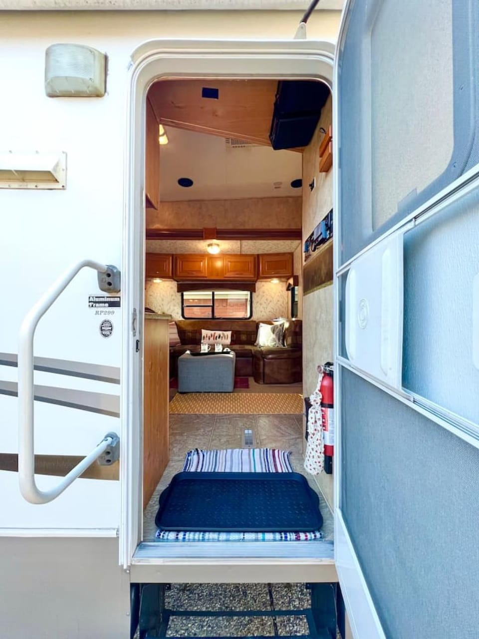 The Glamper Spacious 5th Wheel House in Texas
