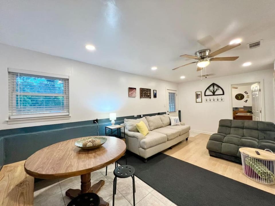 Lake Life Lodge Cottage by Belton Lake House in Temple