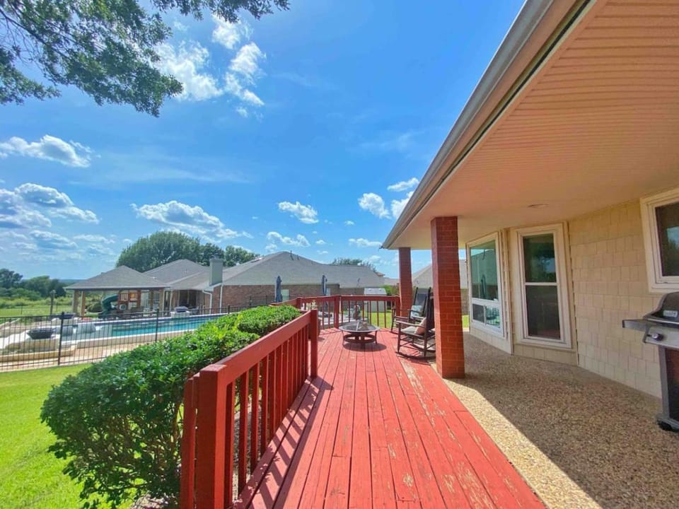 Shaded Oaks Peaceful Golf Course and Close to BSW House in Temple