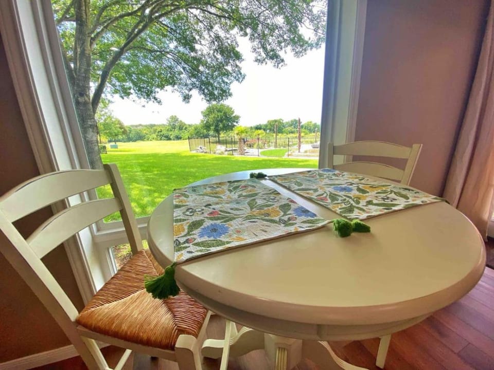 Shaded Oaks Peaceful Golf Course and Close to BSW House in Temple