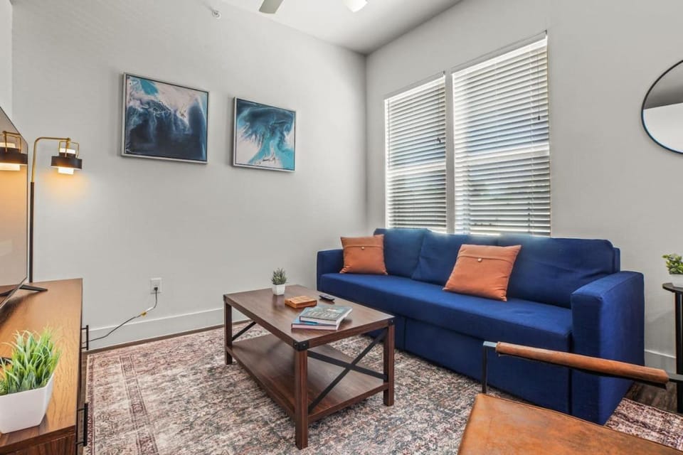 Pampering New Unit Studio 1Ba Pool, Golf Sim Apartment in Austin