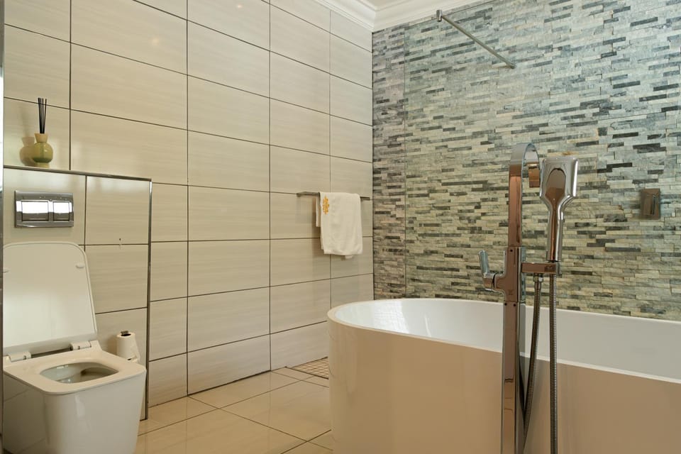 Shower, Toilet, Bathroom, Bath