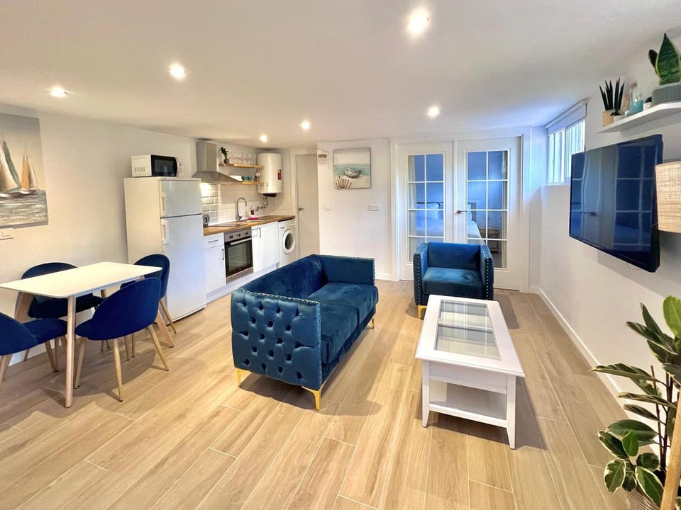Communal lounge/ TV room, Living room, Dining area