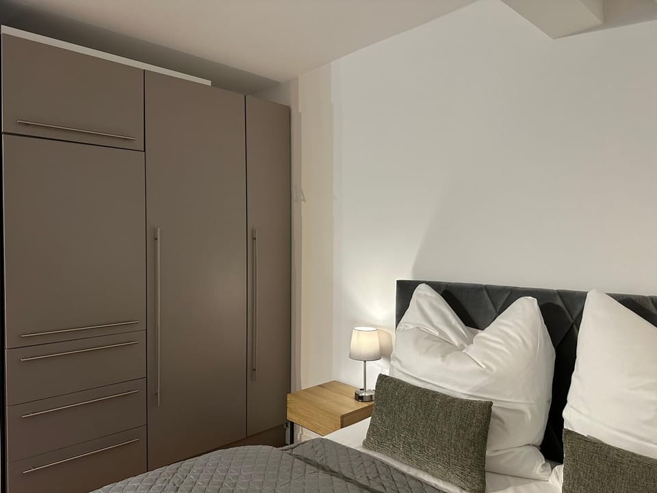 Bed, Photo of the whole room, Bedroom, wardrobe