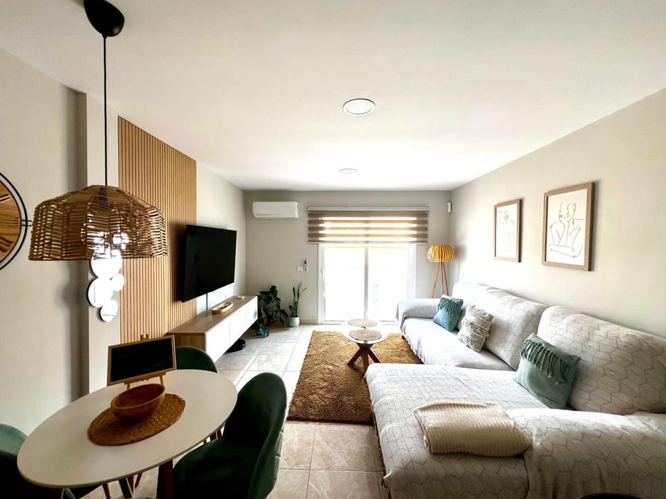 TV and multimedia, Balcony/Terrace, Living room, Photo of the whole room, Seating area, air conditioner
