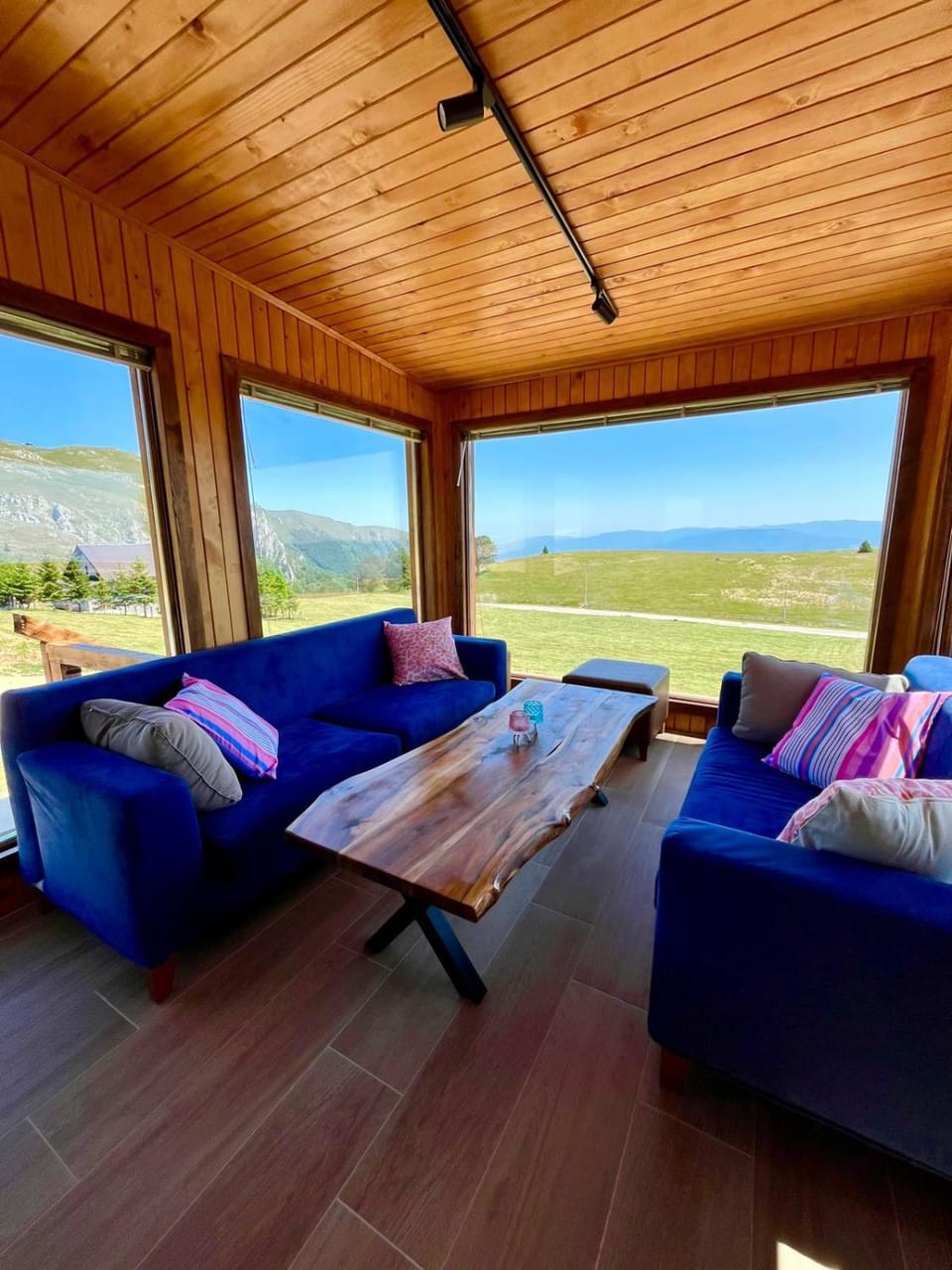 Day, Natural landscape, View (from property/room), Balcony/Terrace, Seating area, Mountain view