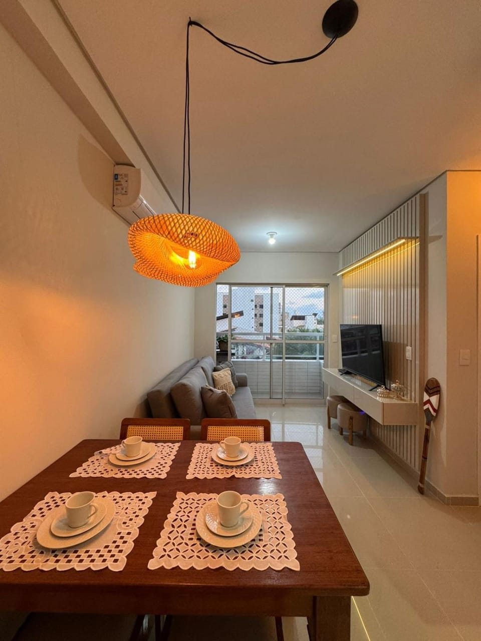 TV and multimedia, Living room, Seating area, Dining area