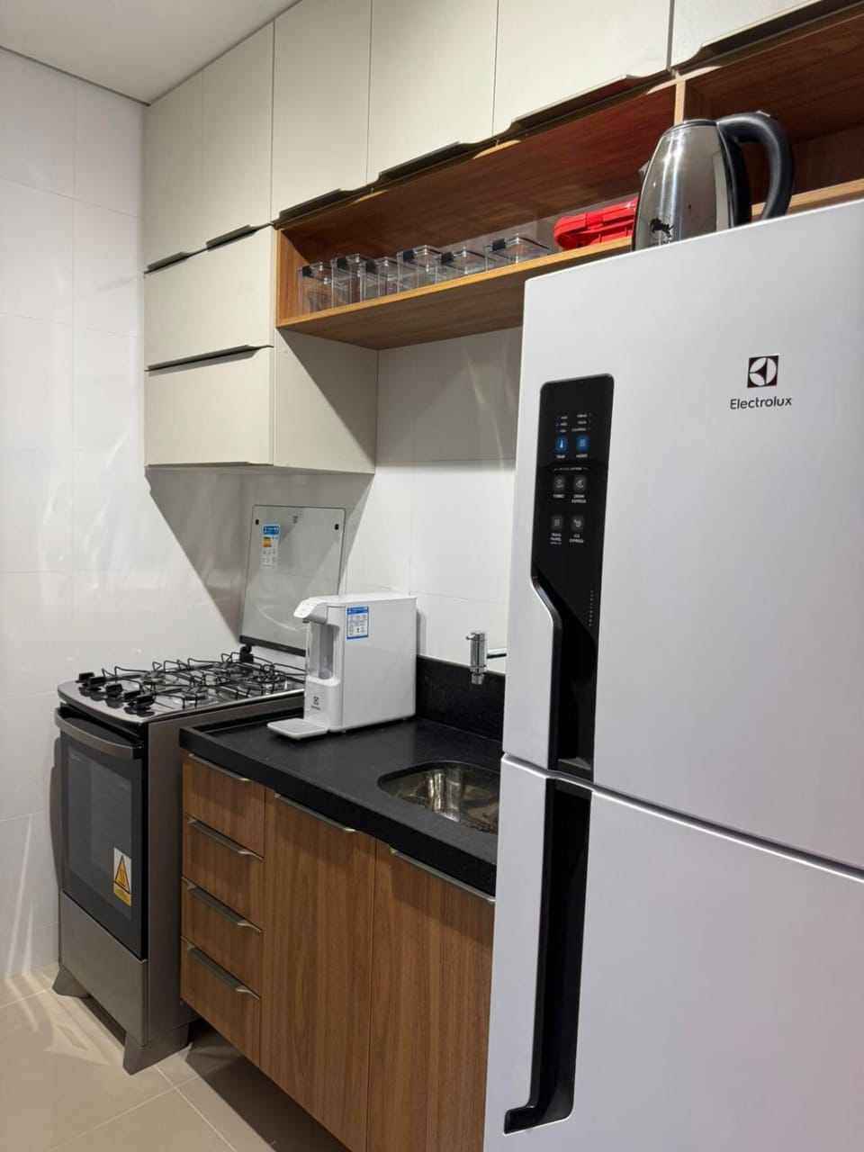 Coffee/tea facilities, Kitchen or kitchenette, minibar, oven, stove