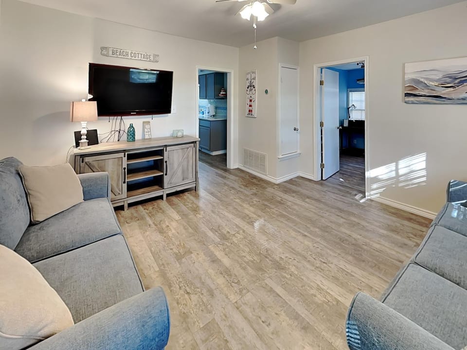 TV and multimedia, Living room, Seating area, furniture, heating