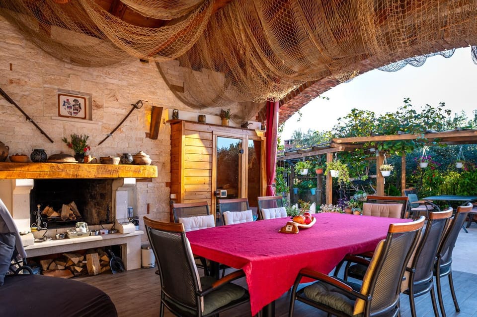 BBQ facilities, Kitchen or kitchenette