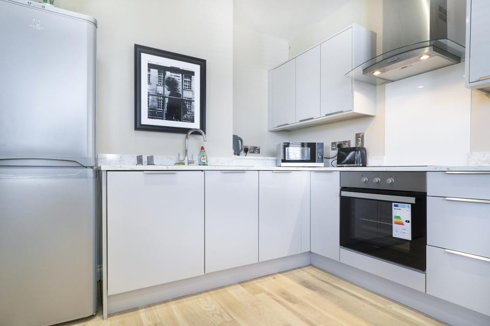 Old Hollywood - 1bd Ap - Gold Short Term Stays Apartment in Belfast