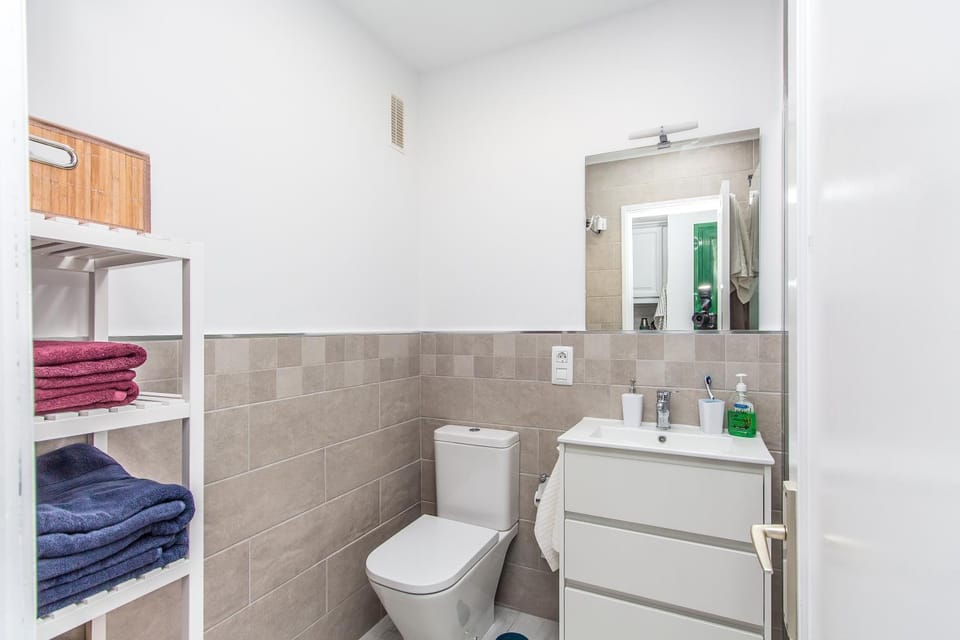 Bathroom, towels