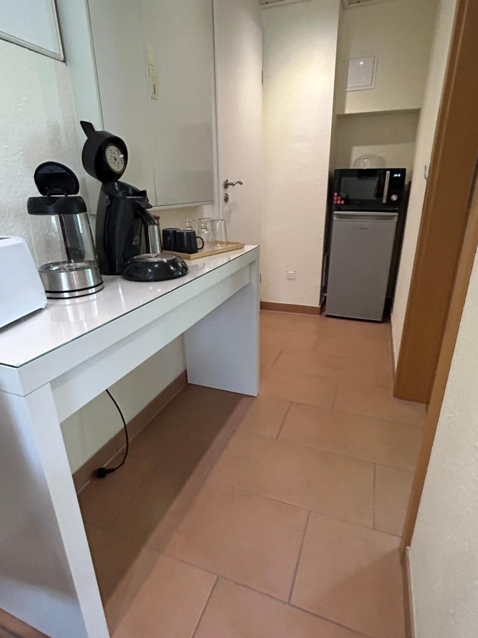 Coffee/tea facilities, microwave