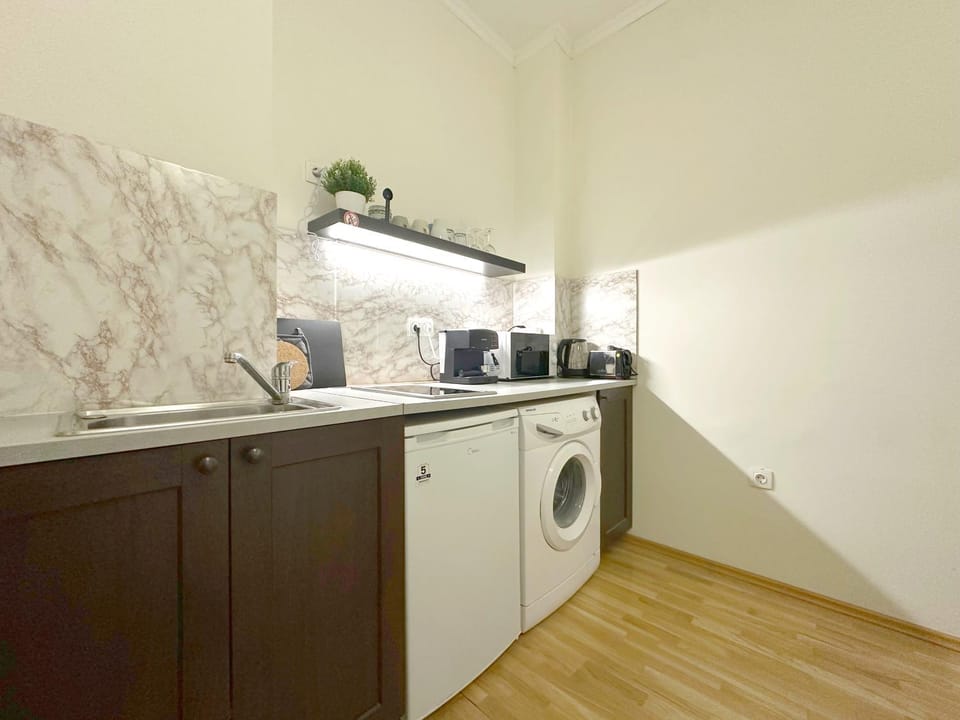 Kitchen or kitchenette, oven, stove, washing machine