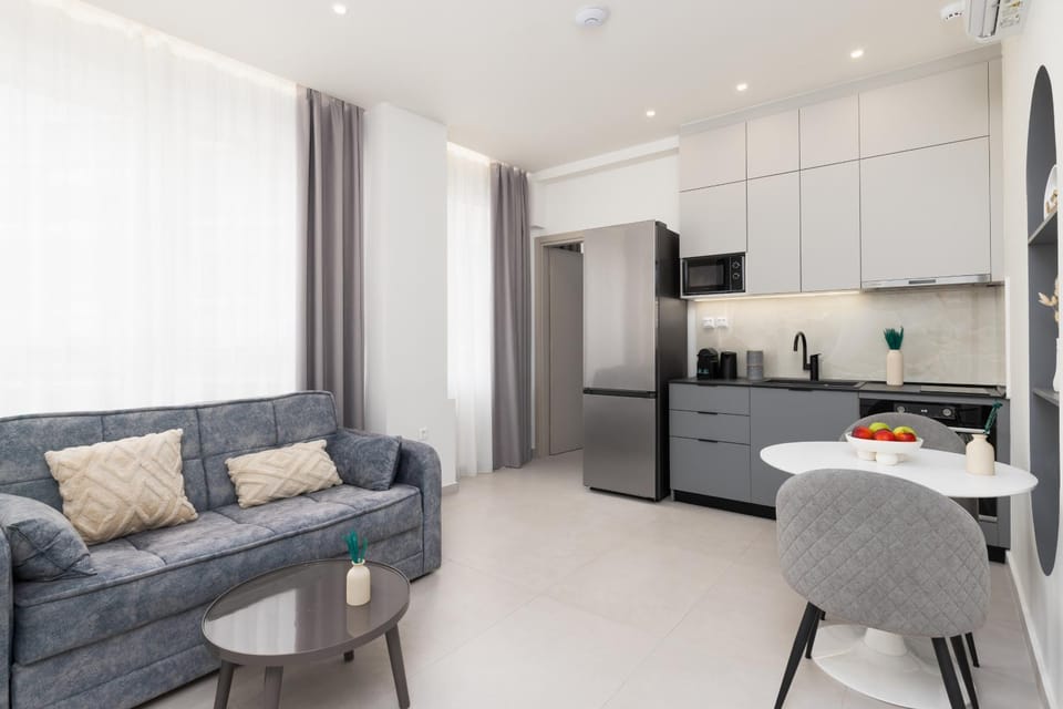 Coffee/tea facilities, Kitchen or kitchenette, Living room, Dining area, microwave, kitchen, kitchen