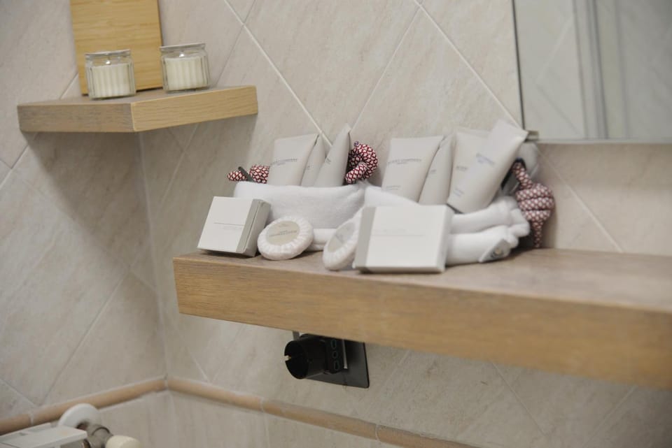 Bathroom, towels