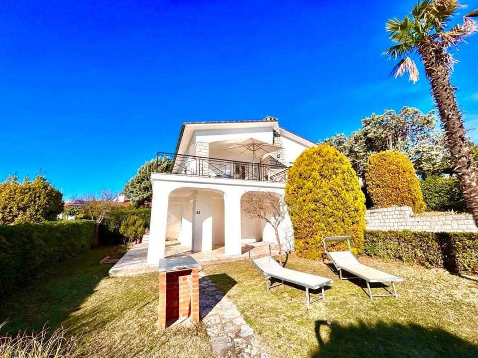 Villa Edith - stupenda villa con terrazzo vista mare e spiaggia inclusa House in Marche