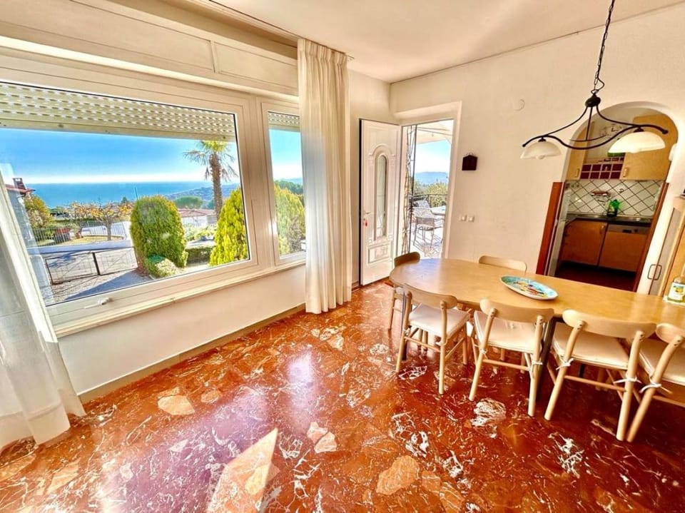Villa Edith - stupenda villa con terrazzo vista mare e spiaggia inclusa House in Marche