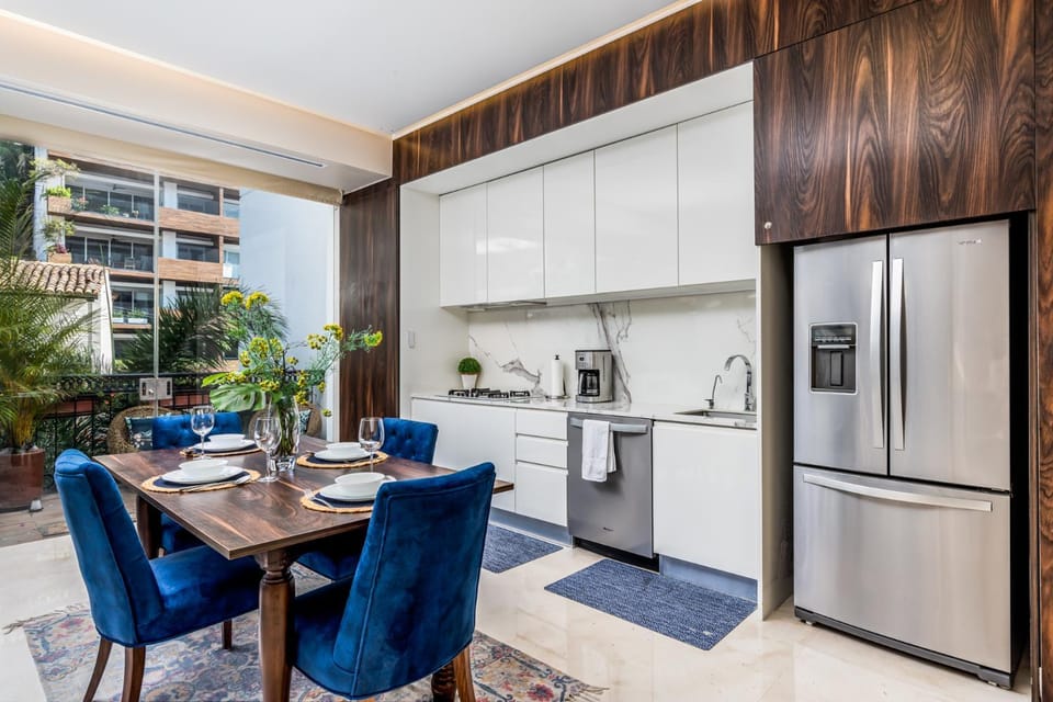 Kitchen or kitchenette, Dining area, dishwasher, stove