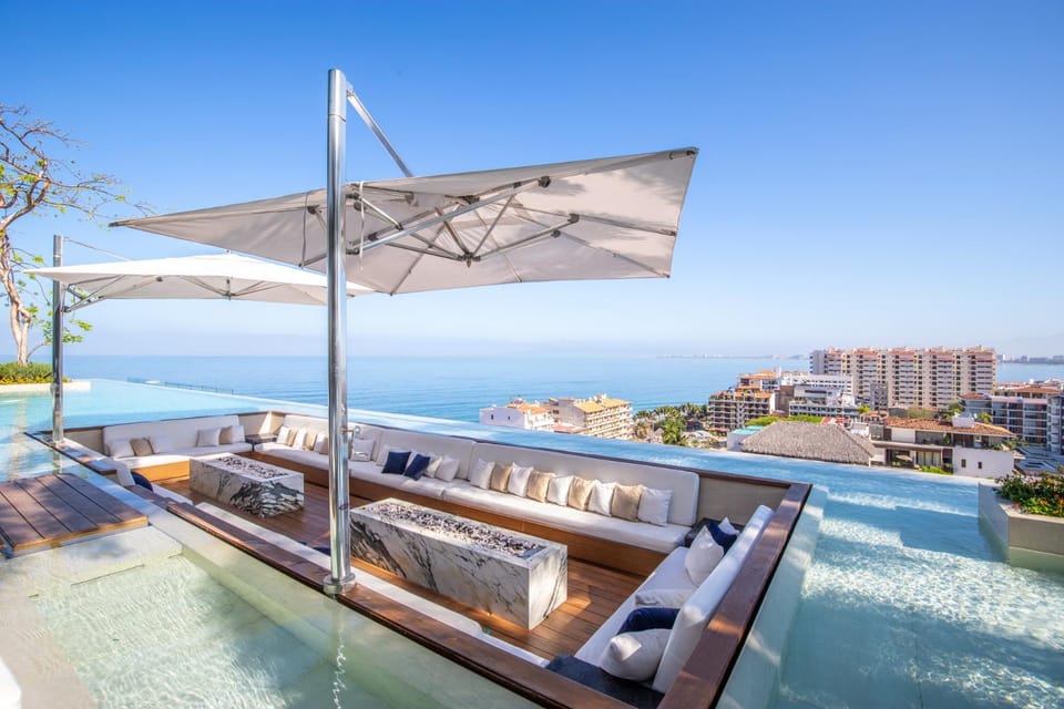 Balcony/Terrace, Seating area, City view, Sea view, Swimming pool