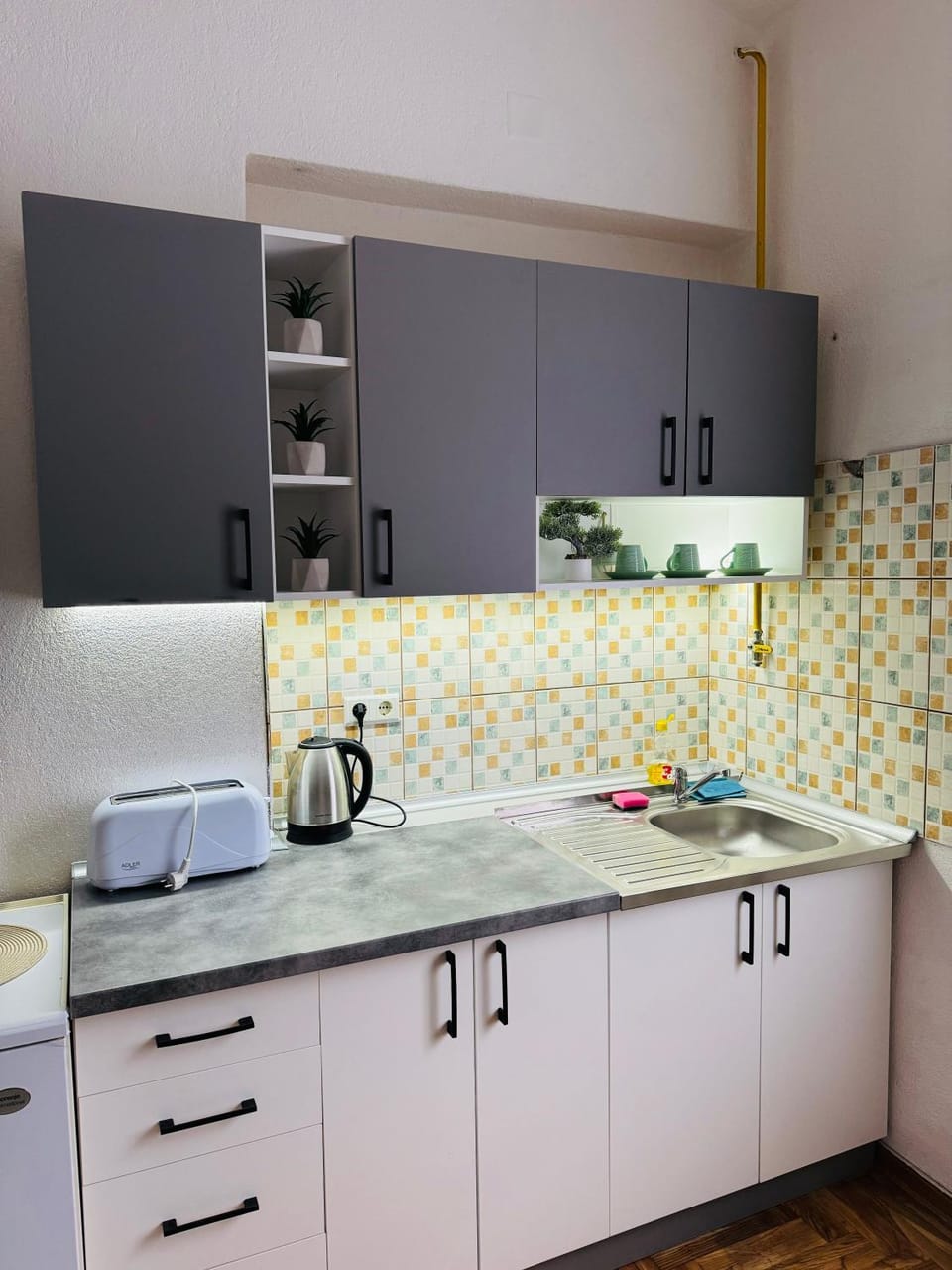 Kitchen or kitchenette