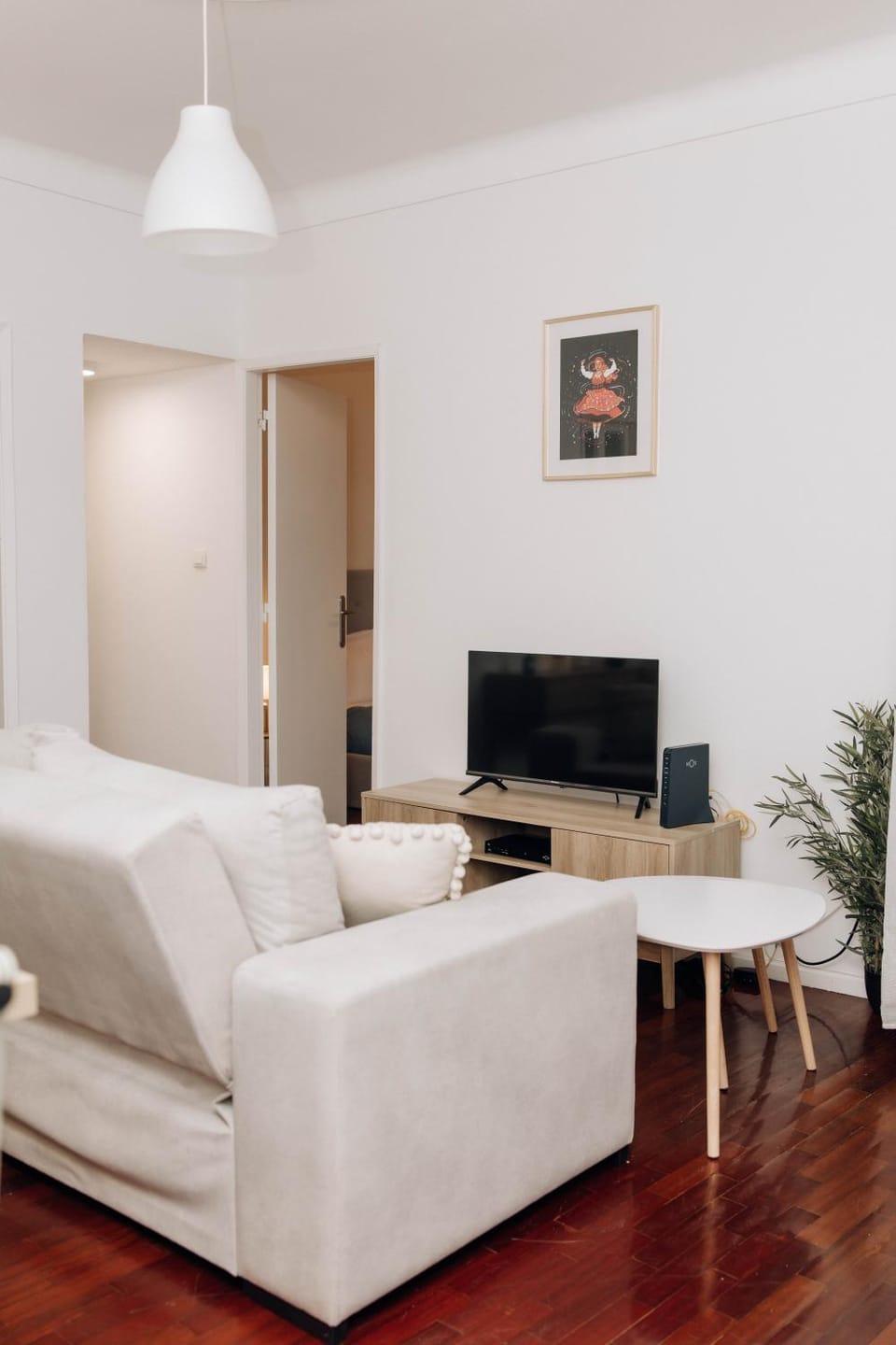 TV and multimedia, Living room, Seating area, Evening entertainment