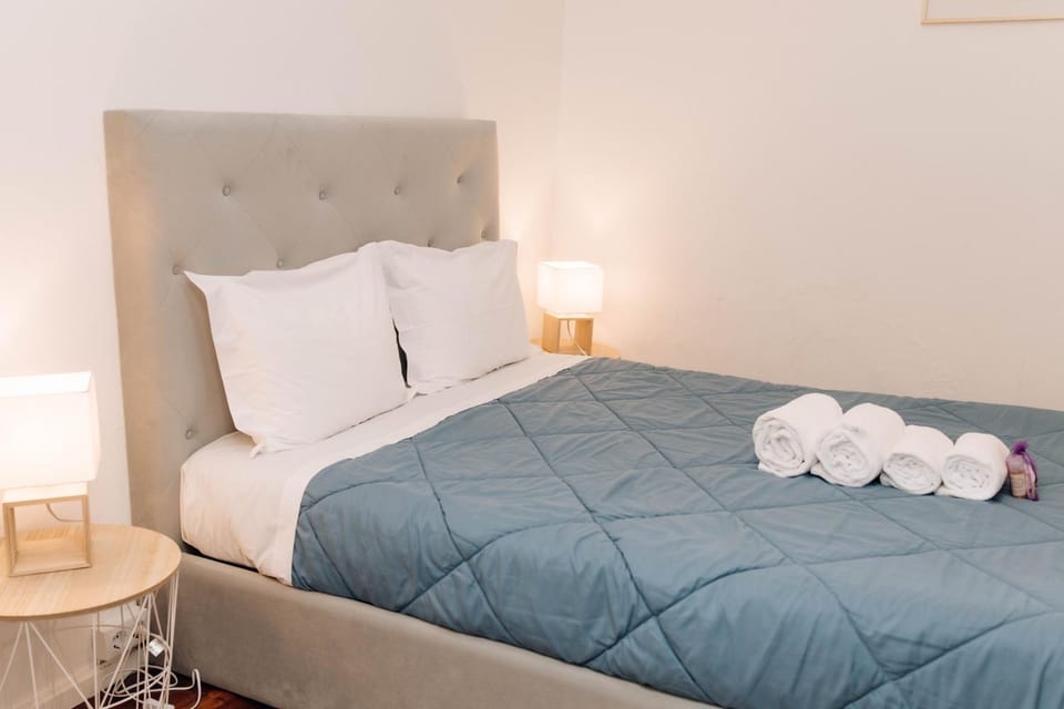 Bed, Photo of the whole room, Bedroom, towels