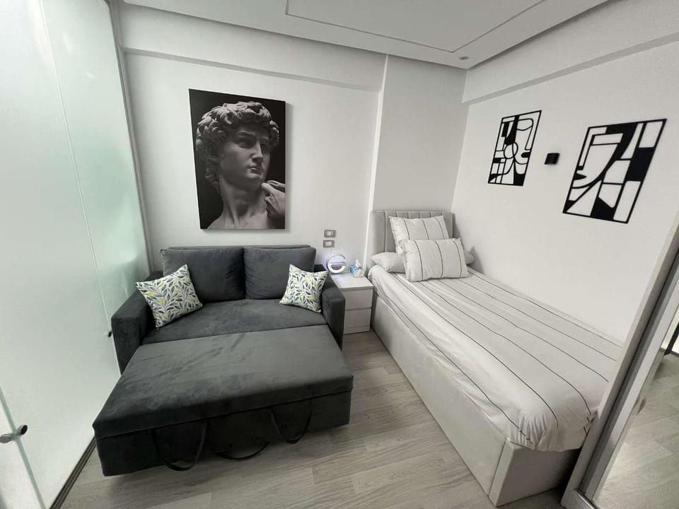 Modern Shared Studio in Heart of Zamalek - Males only Luxury tent in Cairo