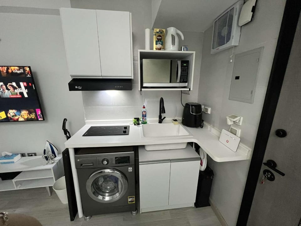 Modern Shared Studio in Heart of Zamalek - Males only Luxury tent in Cairo