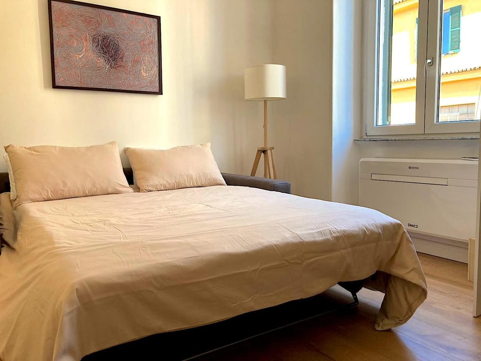 Bed, Living room