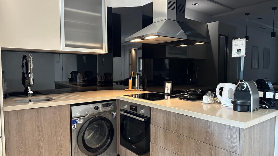 Coffee/tea facilities, Kitchen or kitchenette, minibar, stove, toaster