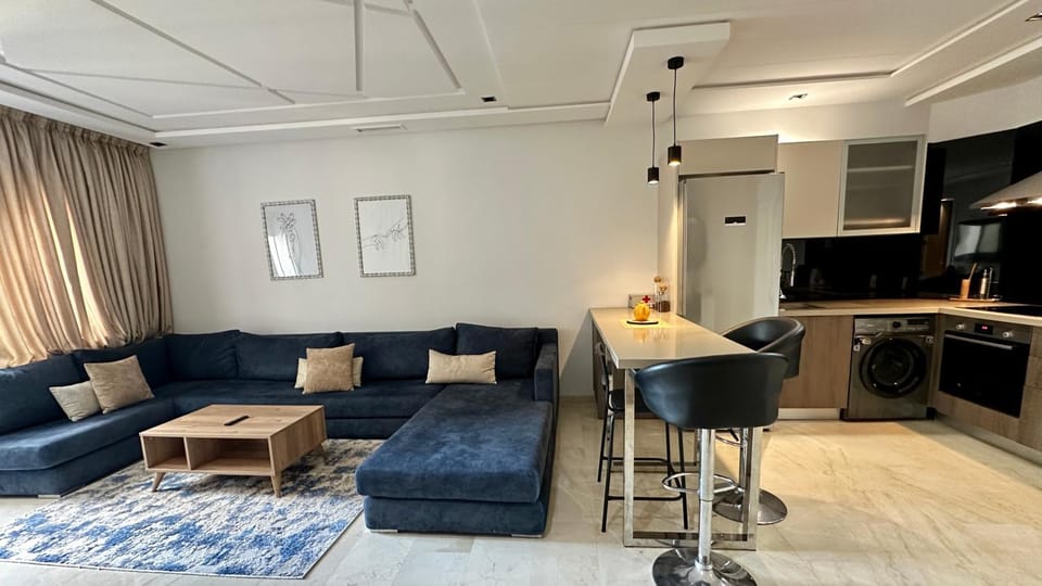 Kitchen or kitchenette, Living room, Seating area, Dining area, stove