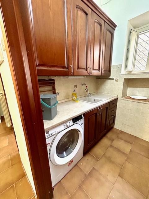 Kitchen or kitchenette, washing machine
