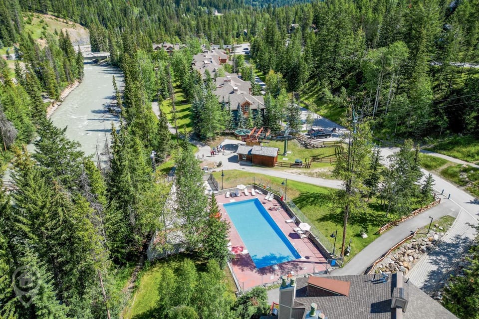 Toby Creek Lodge by StayIn Apartment in British Columbia