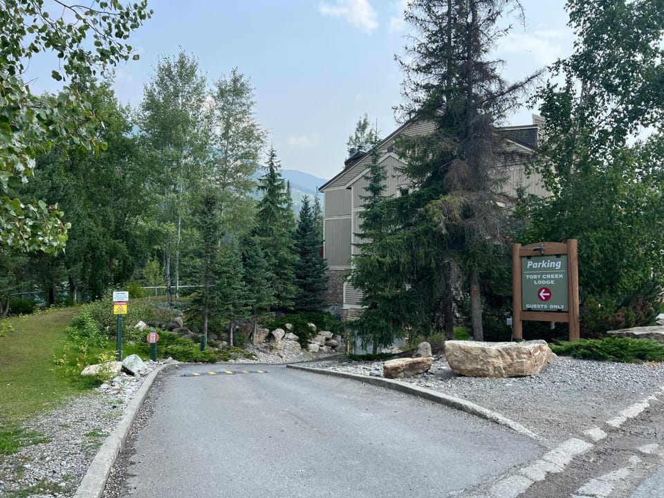 Toby Creek Lodge by StayIn Apartment in British Columbia