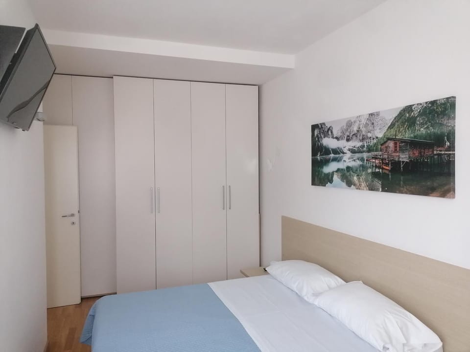 Bedroom, wardrobe