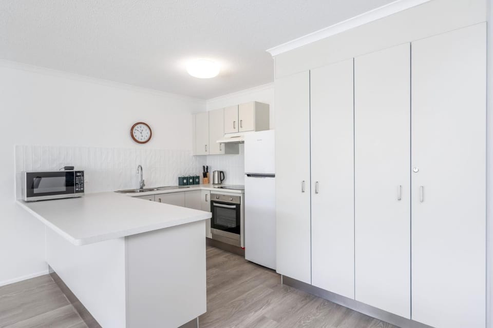 Hervey Bay Resort Stay with Balcony & Parking Apartment in Hervey Bay