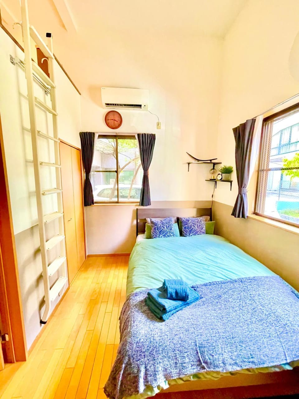 Bed, Photo of the whole room, Bedroom, towels, air conditioner